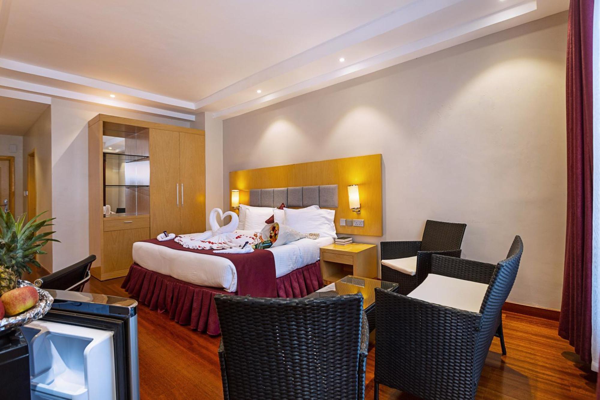 Three Steers Hotel Meru Exterior photo