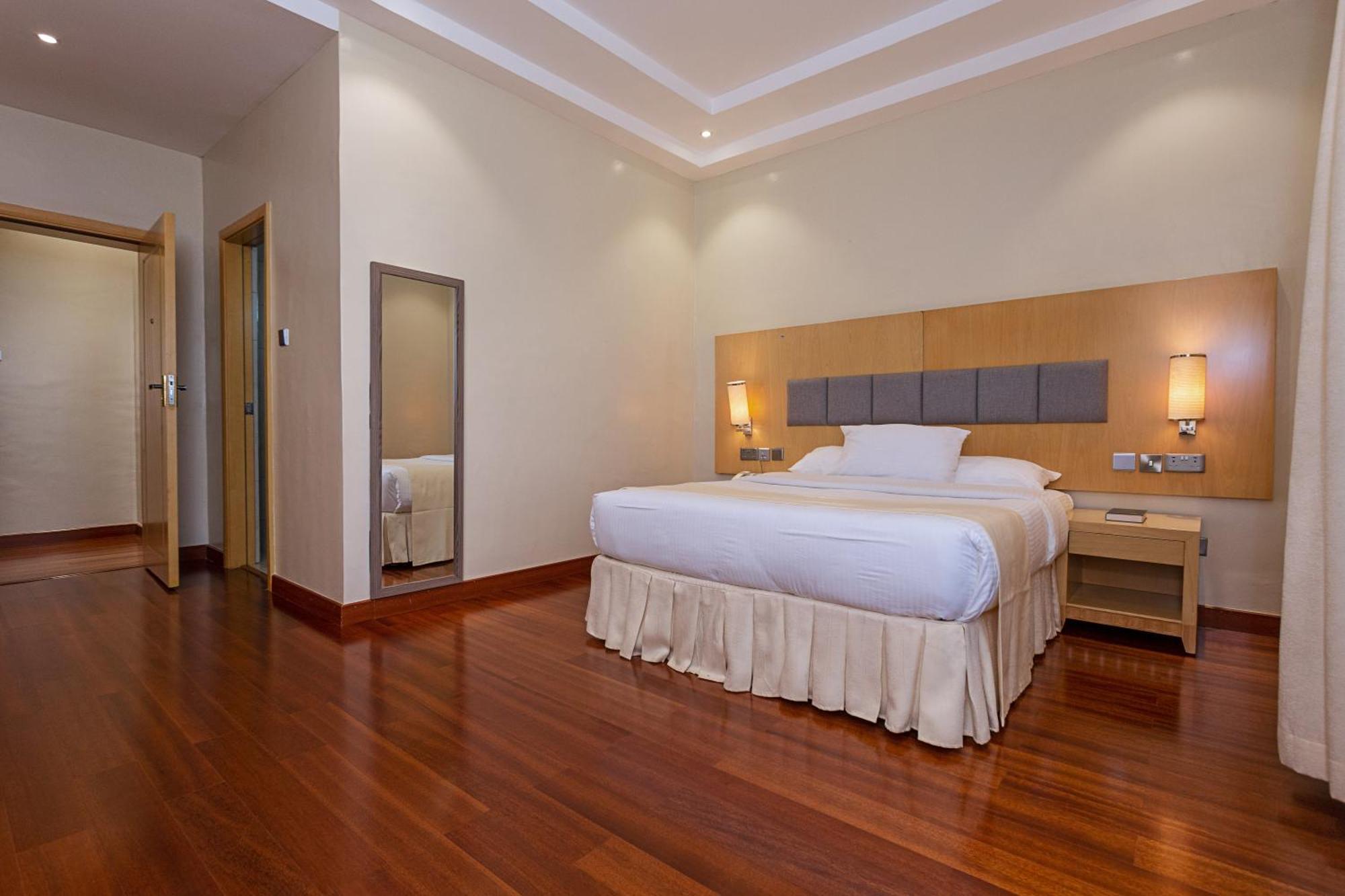 Three Steers Hotel Meru Exterior photo