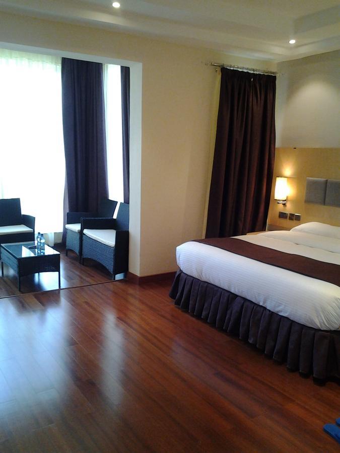Three Steers Hotel Meru Exterior photo